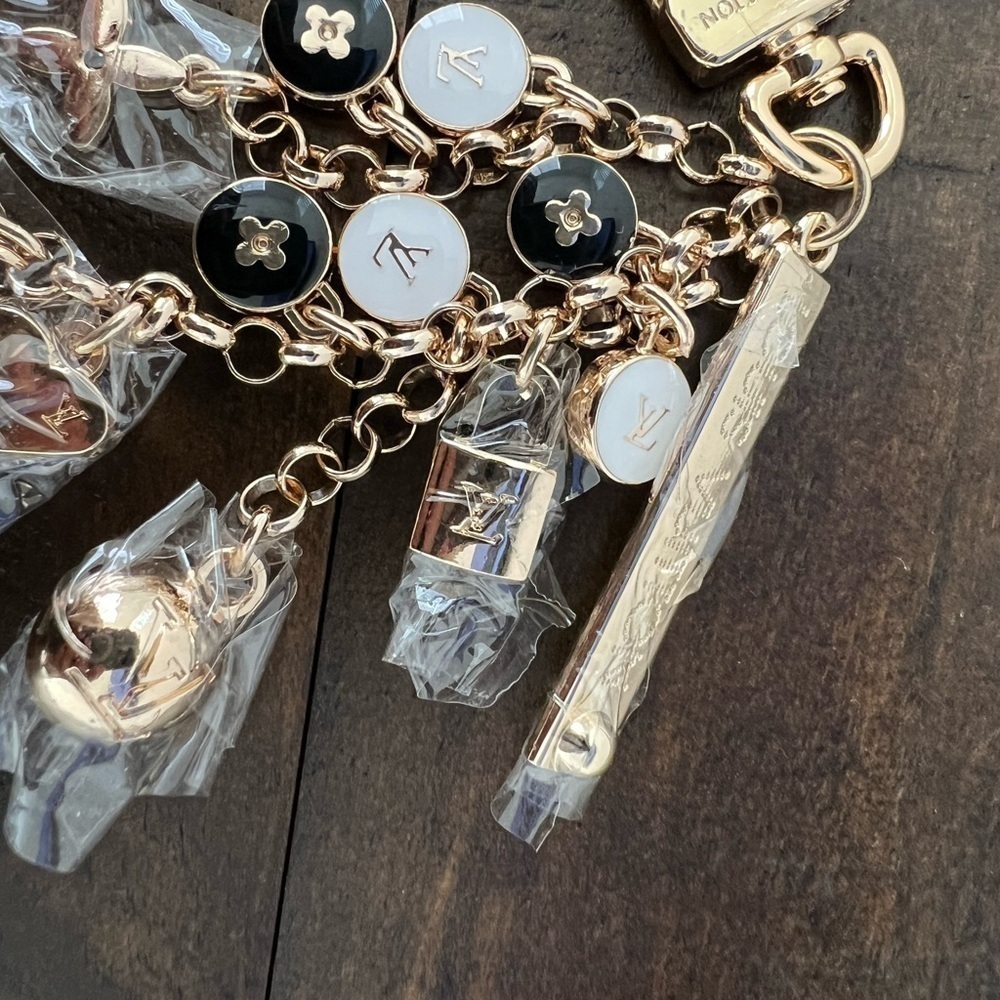 Designer-Inspired bracelet - Picture 2 of 8